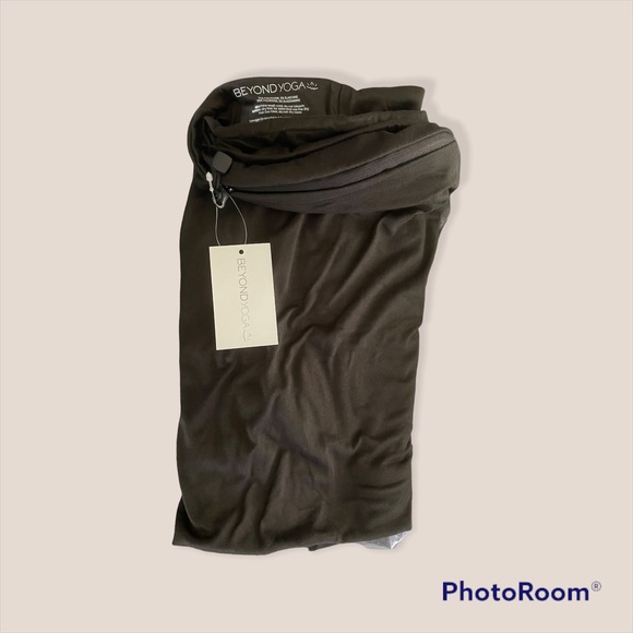 Beyond Toga Pocket Infinity Scarf - BNWT - Picture 2 of 2